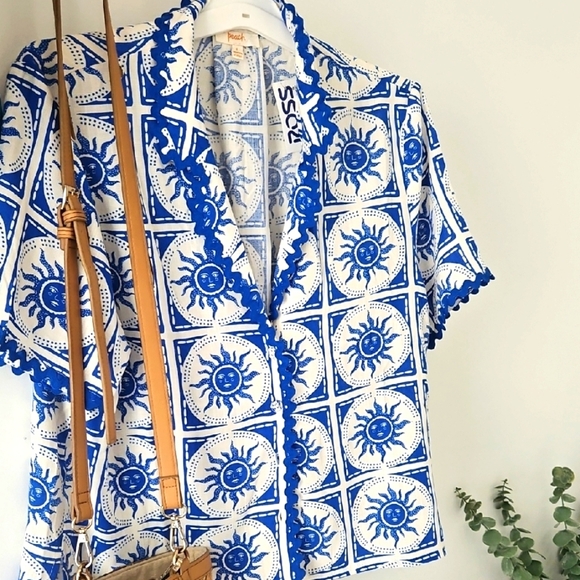 Peach Blue and White Patterned Shirt Size Meduim - Picture 2 of 4